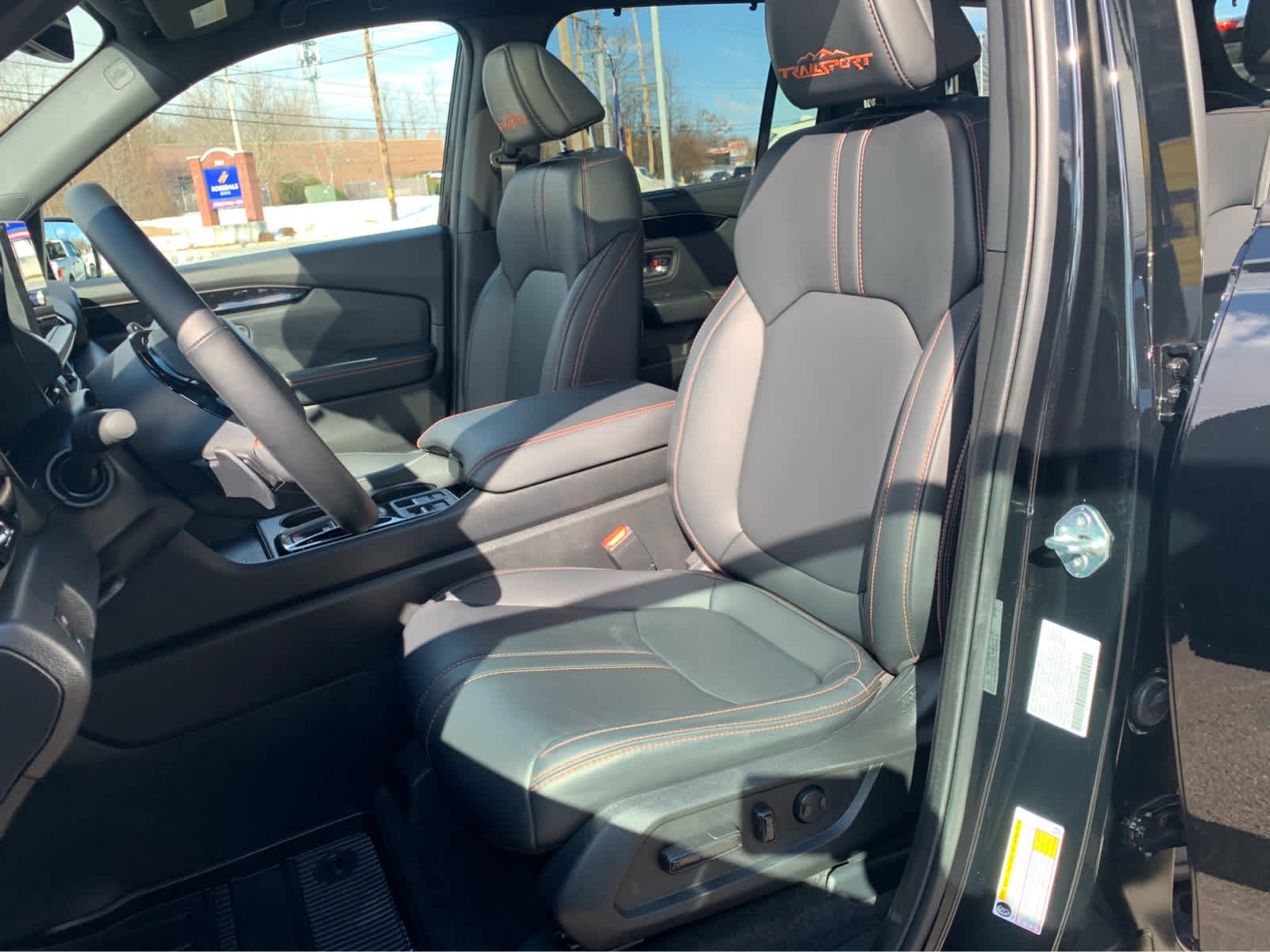 Used 2023 Honda Pilot TrailSport image 12