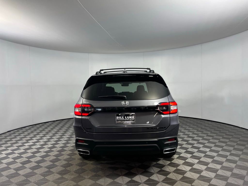 Used 2025 Honda Pilot Black Edition image 8