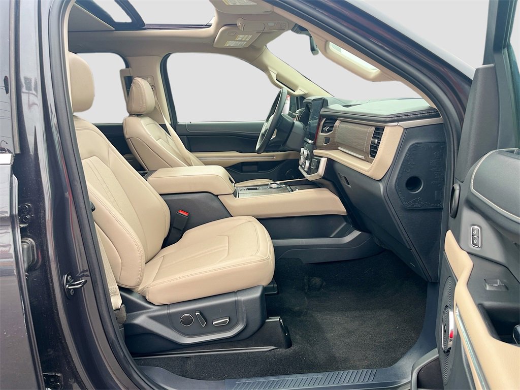 Used 2024 Ford Expedition Limited image 31