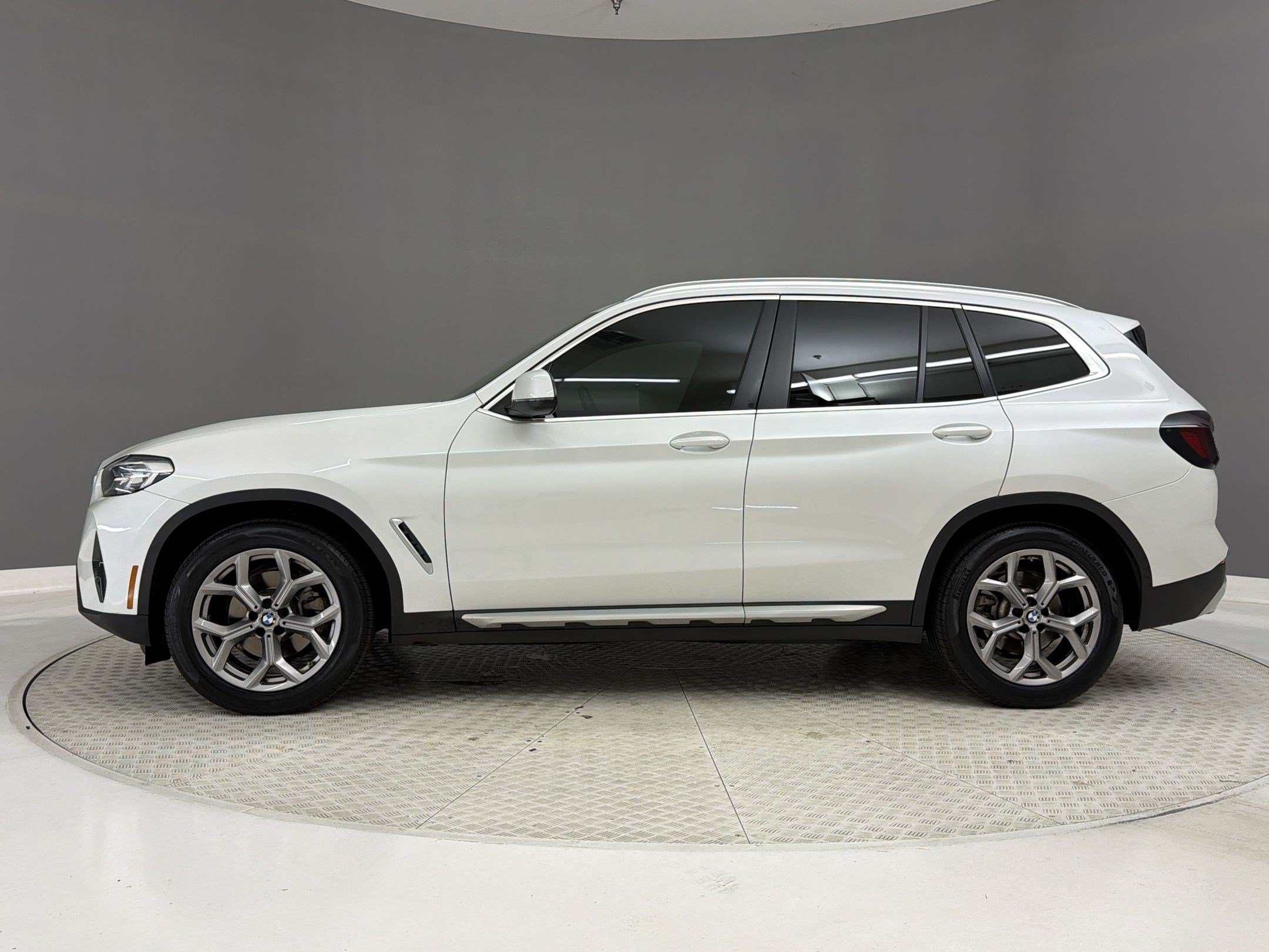 Used 2023 BMW X3 sDrive30i w/ Premium Package RWD image 2