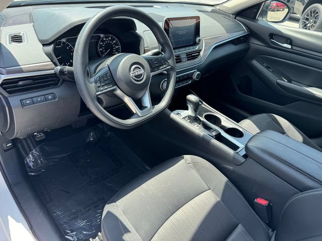 Used 2024 Nissan Altima 2.5 SV FWD image 11