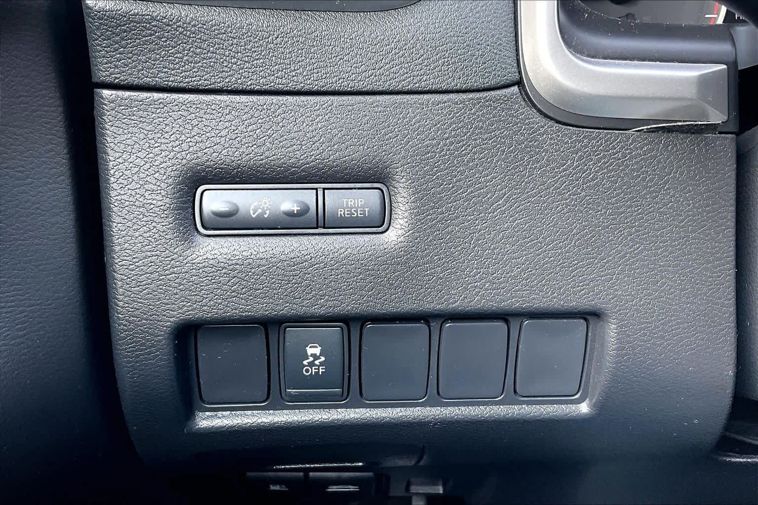 Used 2016 Nissan Murano SV AWD/4WD image 36