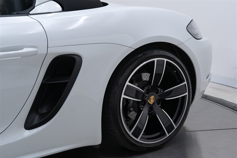 Used 2023 Porsche 718 Boxster GTS RWD image 34