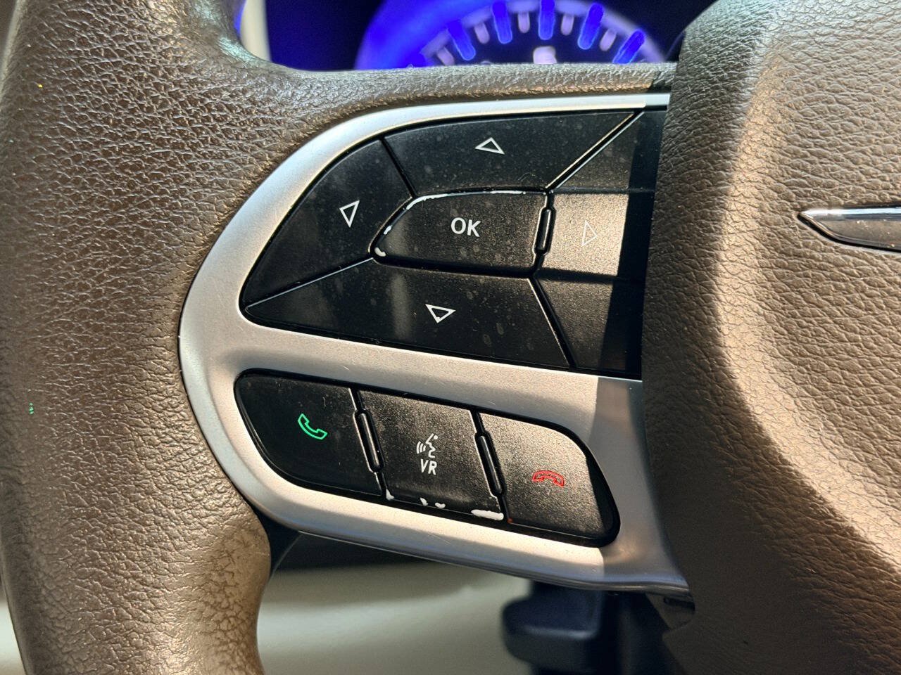 Used 2017 Chrysler Pacifica Touring FWD image 33