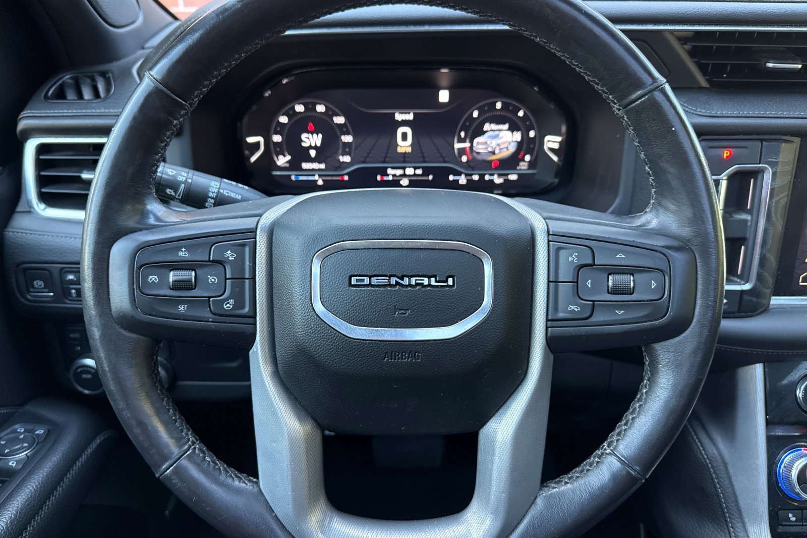 Used 2022 GMC Yukon XL Denali AWD/4WD image 27