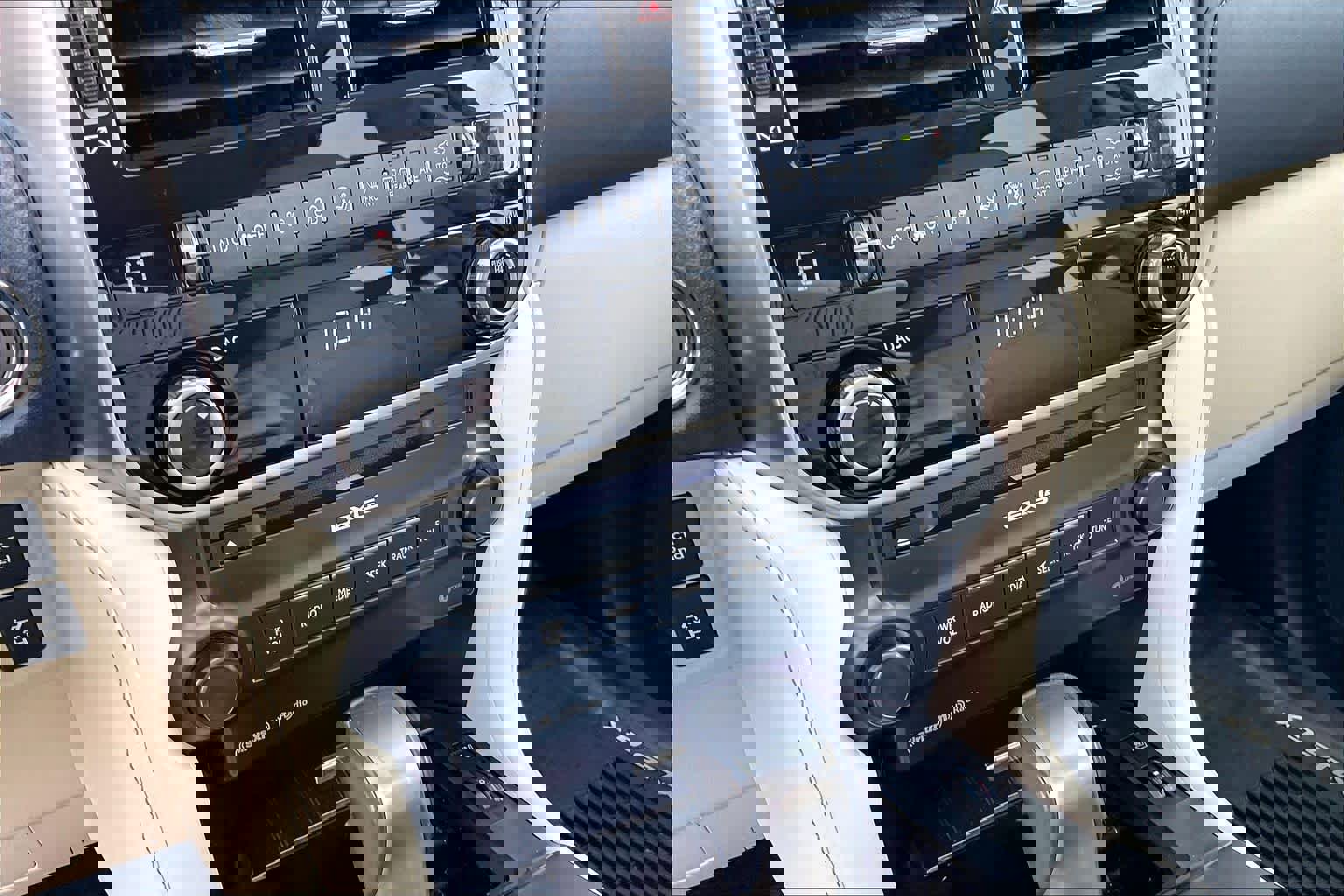 Used 2023 Lexus GX 460 Premium w/ Premium Package image 33