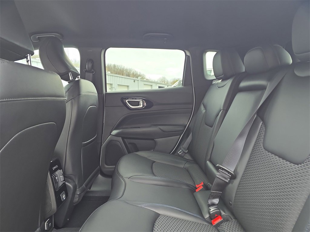 New 2026 Jeep Compass Latitude image 25
