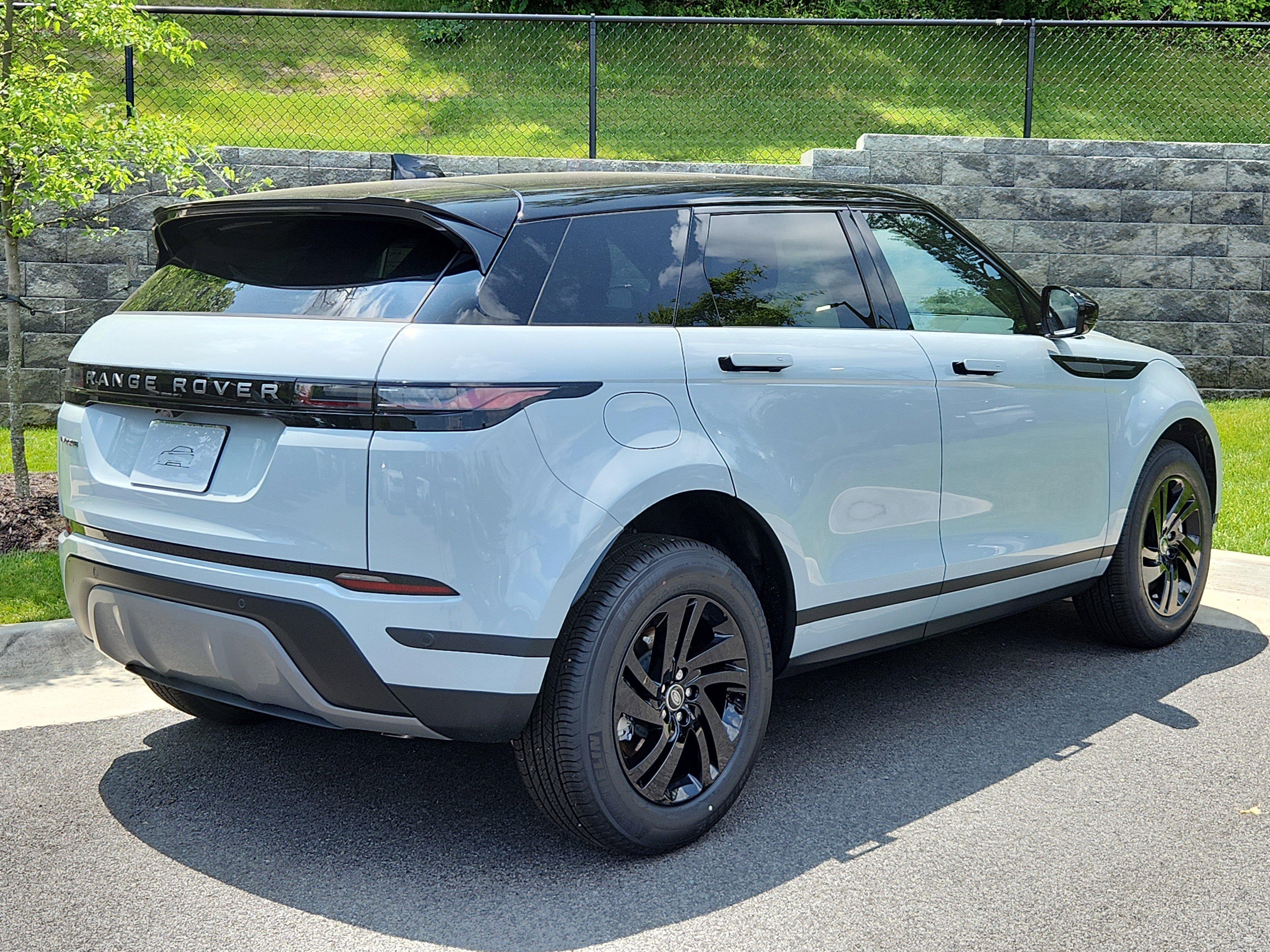 Used 2026 Land Rover Range Rover Evoque S image 2