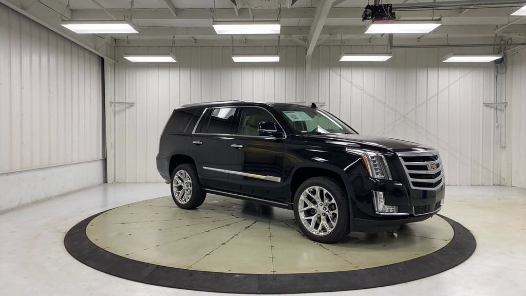 Used 2017 Cadillac Escalade Premium Luxury AWD/4WD image 2