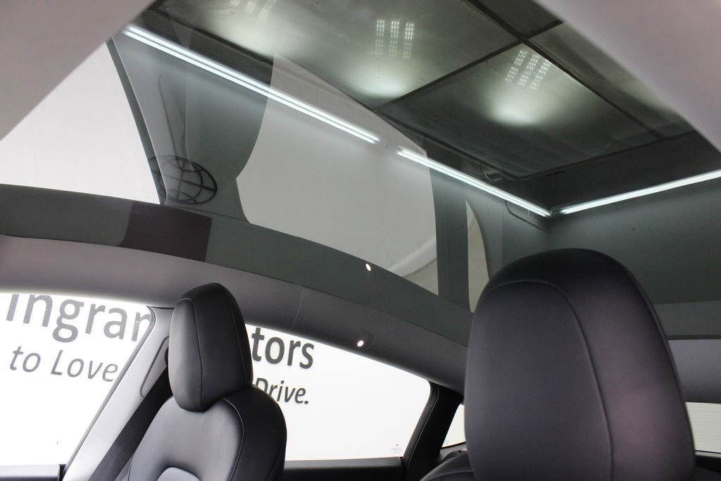 Used 2022 Tesla Model Y Long Range image 12