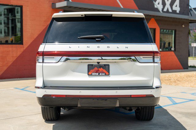 Used 2024 Lincoln Navigator L Reserve image 6