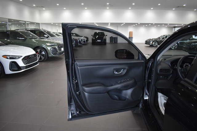 Used 2023 Honda HR-V LX image 9