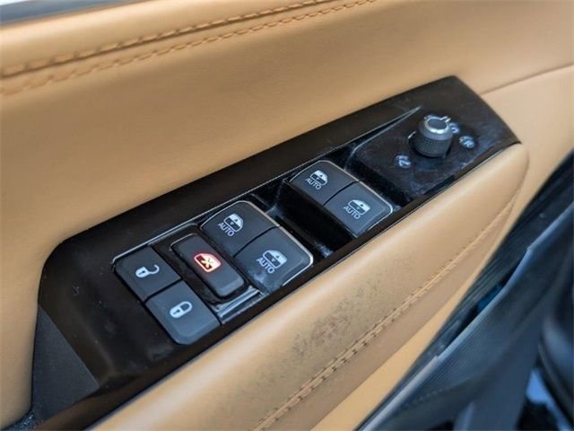 Certified 2023 Jeep Grand Wagoneer L Series III w/ HD Trailer Tow Package image 16