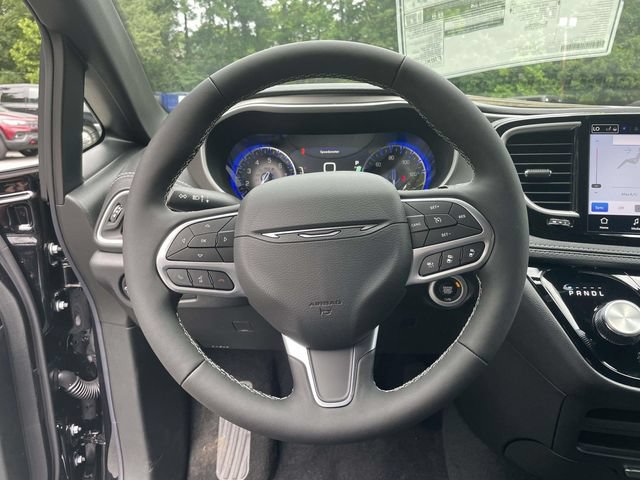 New 2027 Chrysler Pacifica Select FWD image 14