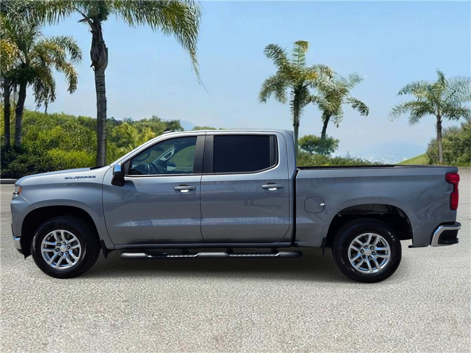 Used 2022 Chevrolet Silverado 1500 LT RWD image 2