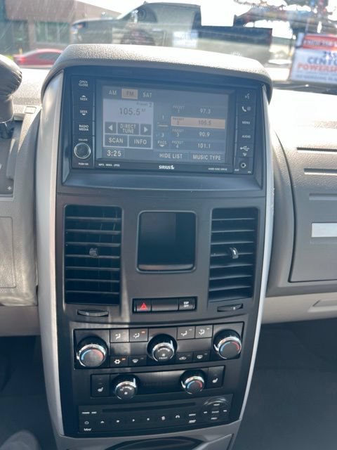 Used 2008 Dodge Grand Caravan SXT w/ Entertainment Group 2 FWD image 43