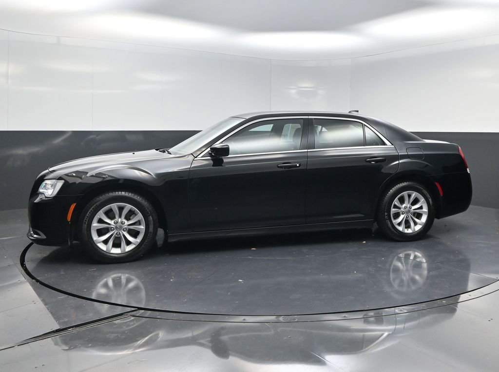 Used 2023 Chrysler 300 Touring image 3