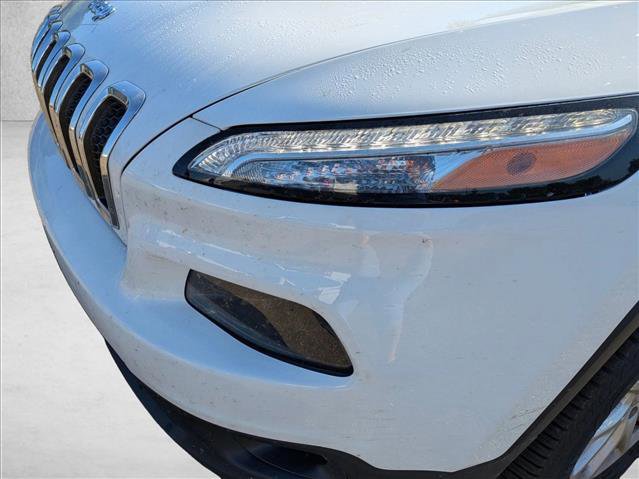 Used 2018 Jeep Cherokee Latitude w/ Cold Weather Group AWD/4WD image 9