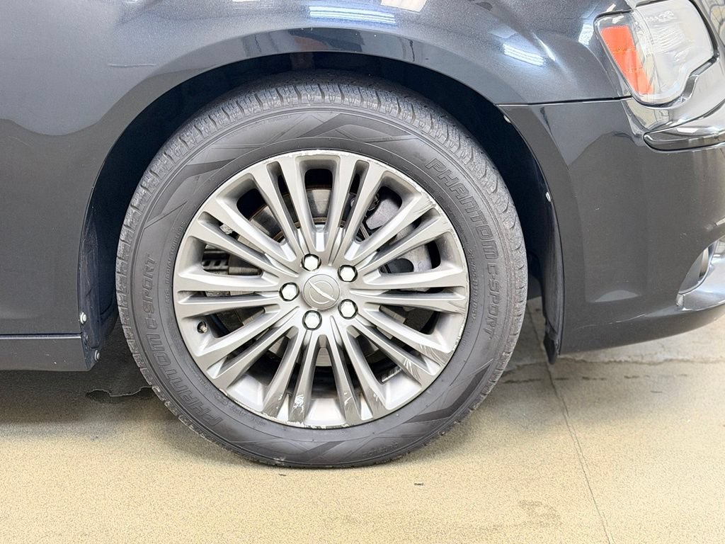 Used 2014 Chrysler 300 C AWD/4WD image 4