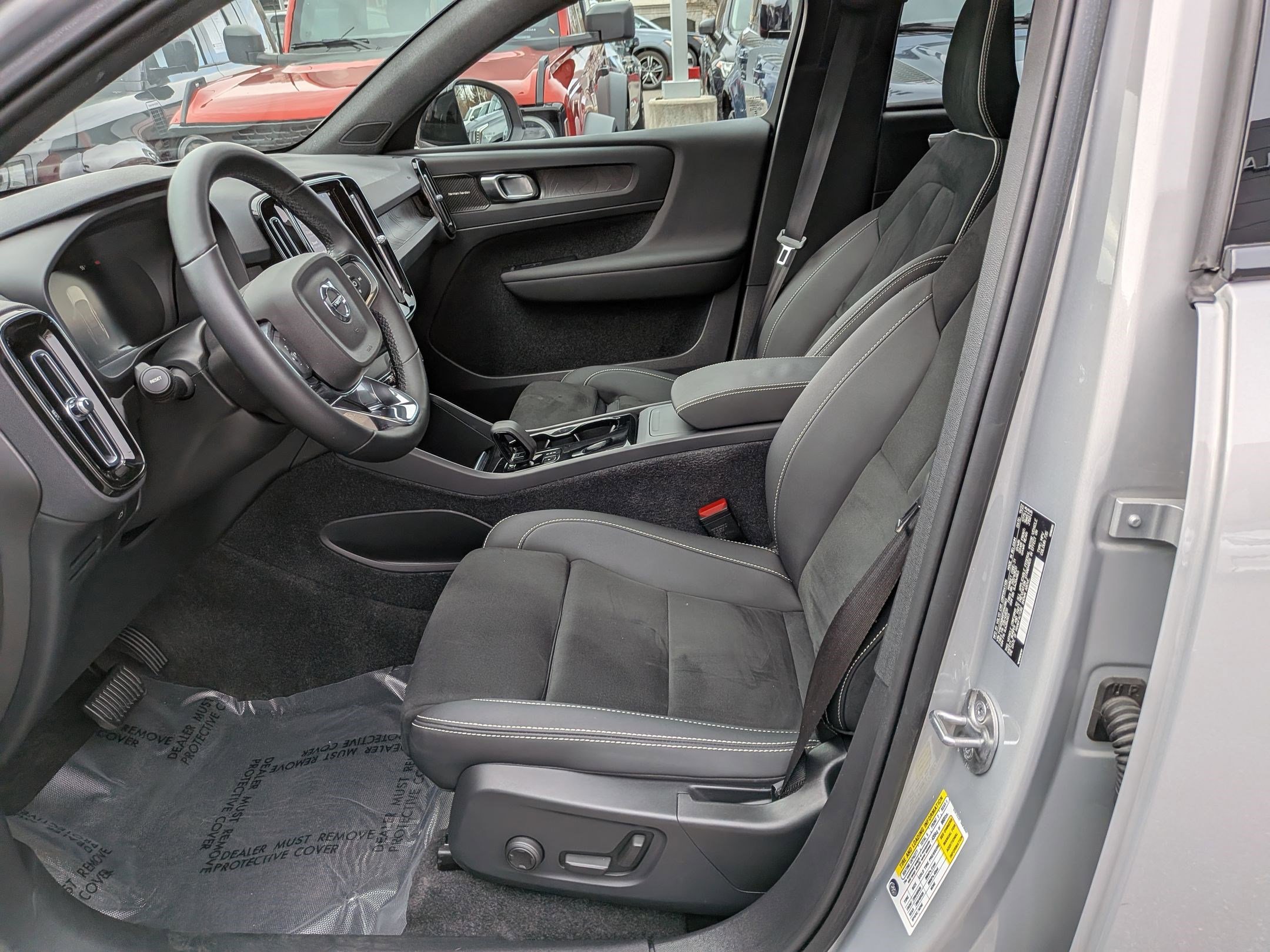 Certified 2023 Volvo C40 P8 Recharge Ultimate image 24