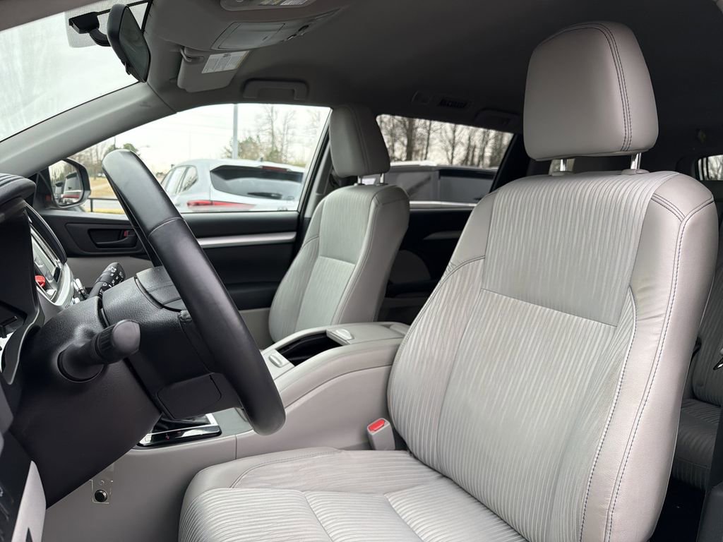 Used 2014 Toyota Highlander Plus image 17