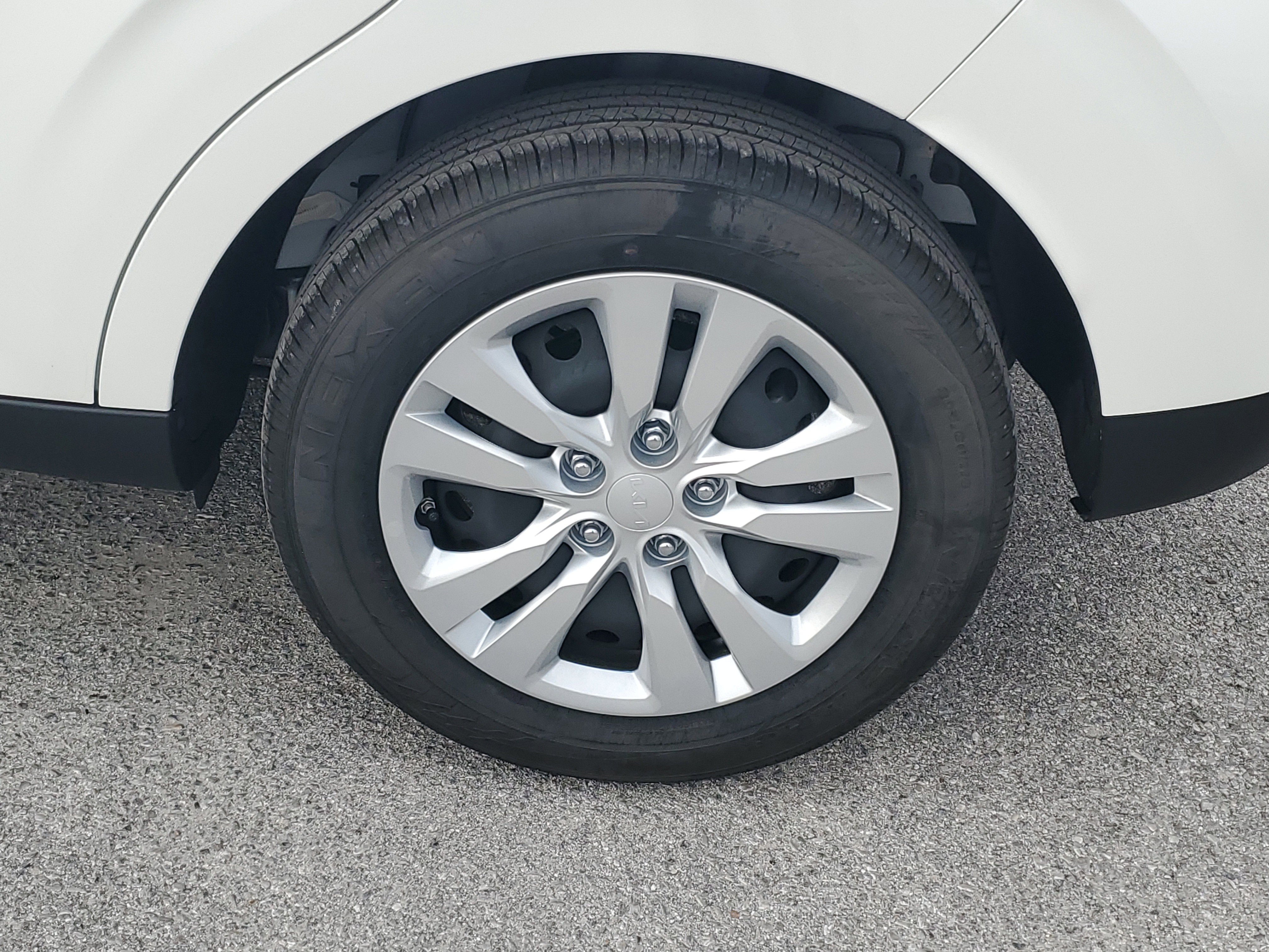 Used 2025 Kia Soul LX image 7