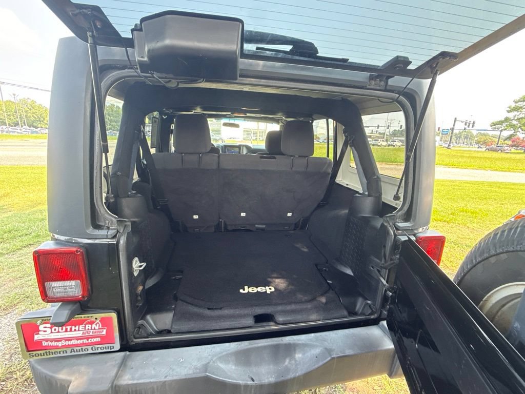 Used 2012 Jeep Wrangler Unlimited Sport AWD/4WD image 5