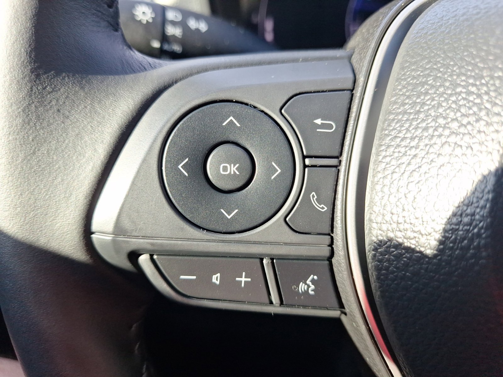 Used 2026 Toyota Corolla Cross LE w/ Moonroof Package FWD image 21
