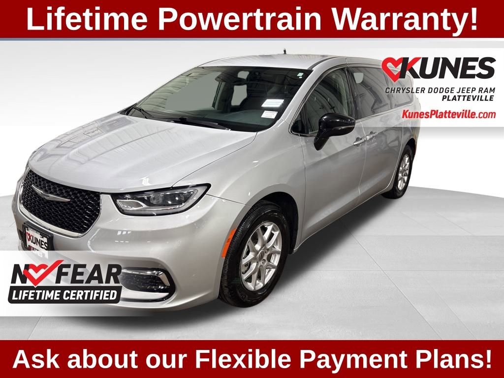 Used 2024 Chrysler Pacifica Touring-L image 5