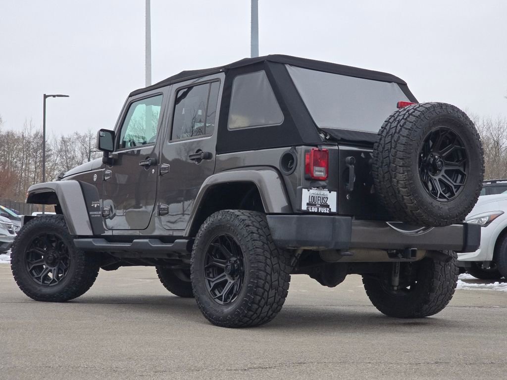 Used 2017 Jeep Wrangler Unlimited Sahara w/ Connectivity Group image 11