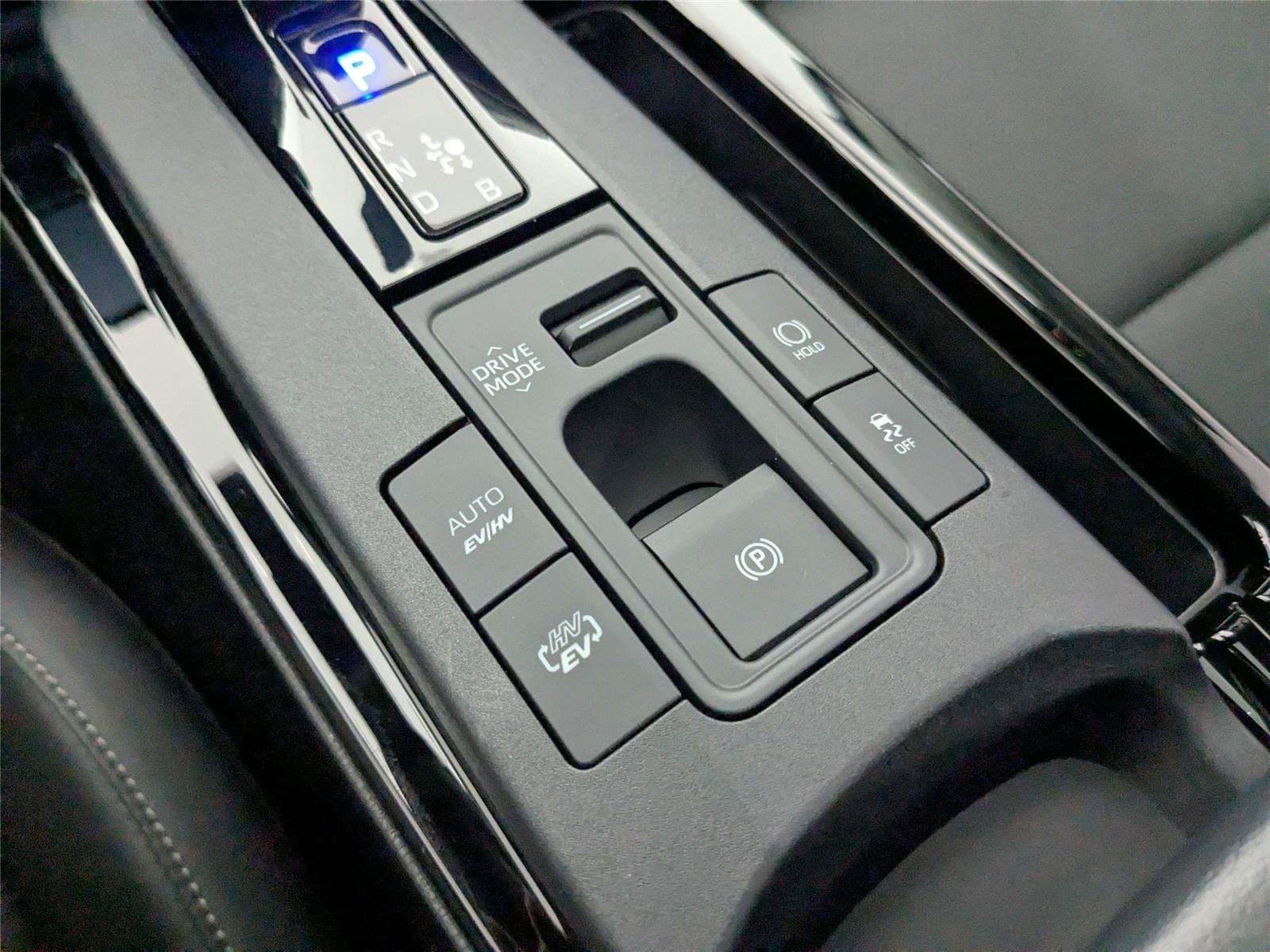 Used 2026 Toyota Prius Plug-In Hybrid FWD image 27