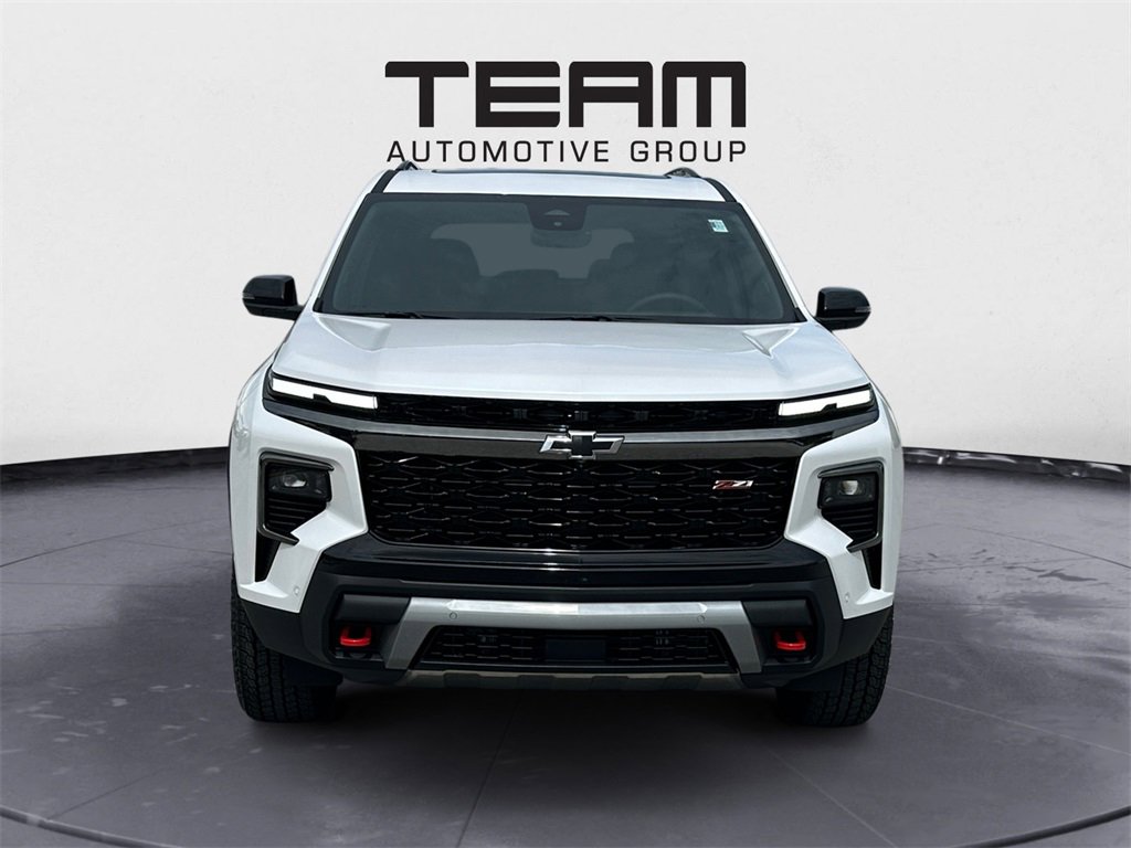 Used 2025 Chevrolet Traverse Z71 w/ Enhanced Driving Package image 2