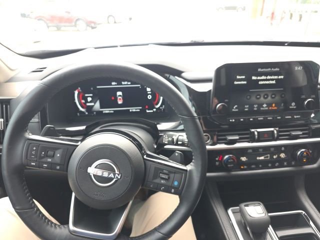 Certified 2024 Nissan Pathfinder Platinum w/ Lighting Package (N93) FWD image 10