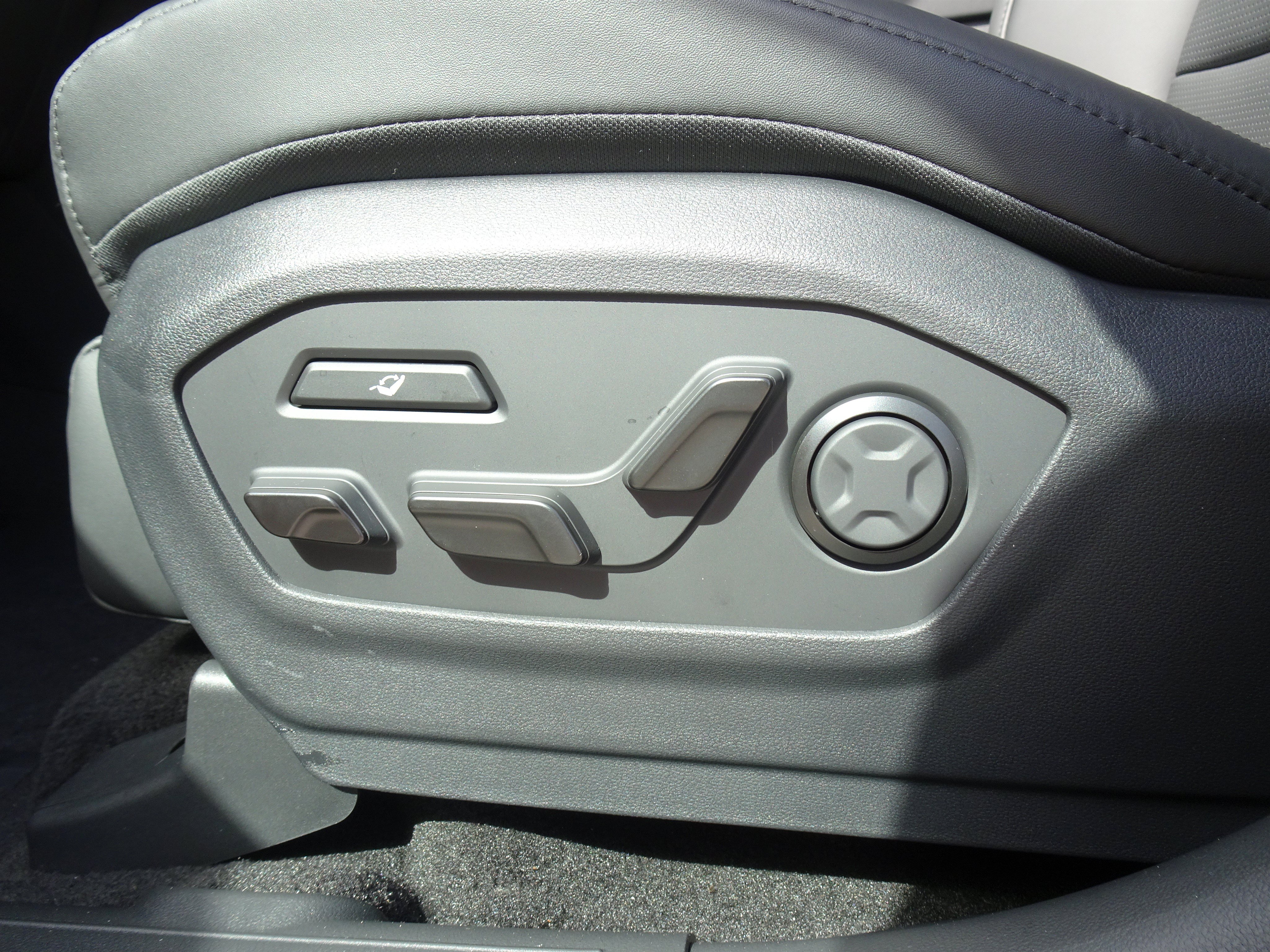 New 2026 Hyundai Santa Fe Calligraphy w/ Tow & Go Package AWD/4WD image 11