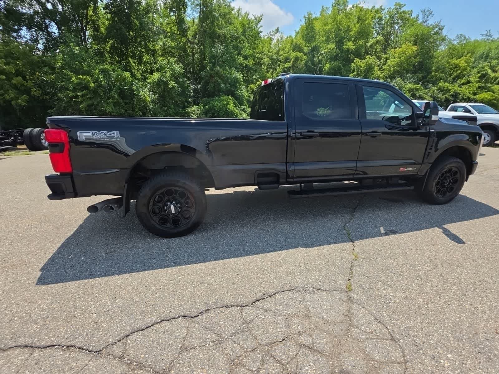 Used 2023 Ford F350 Lariat w/ Black Appearance Package AWD/4WD image 7