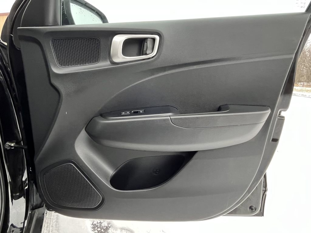 Used 2023 Hyundai Venue SE w/ Cargo Package FWD image 21