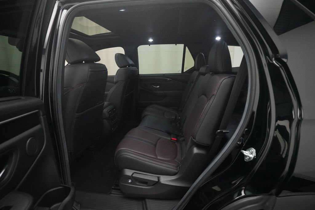 Certified 2025 Honda Pilot Black Edition image 16