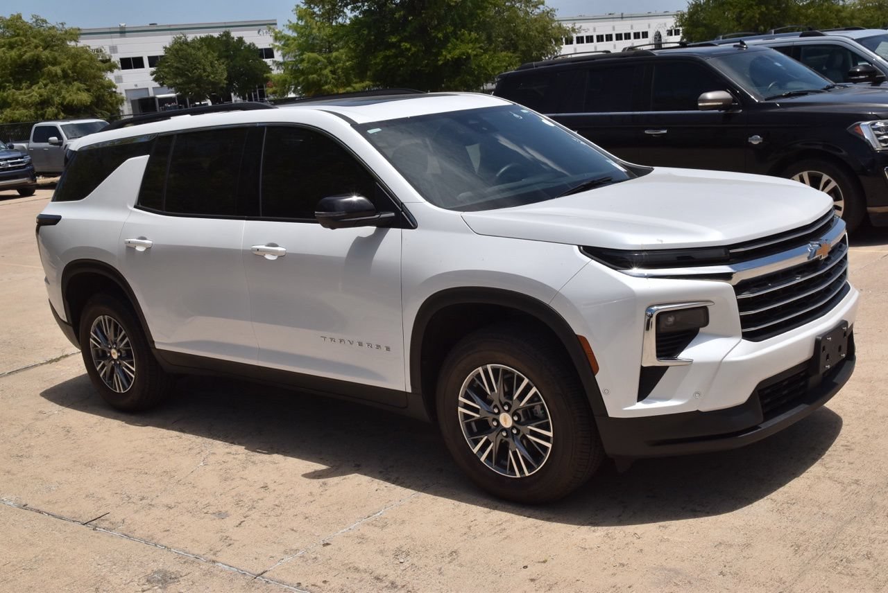 Used 2024 Chevrolet Traverse LT w/ Enhanced Driving Package AWD/4WD image 5
