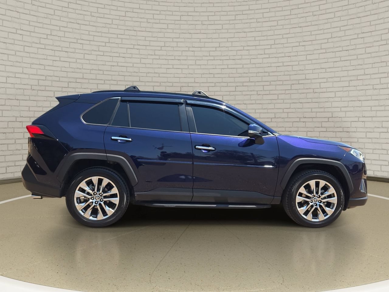 Used 2020 Toyota RAV4 Limited FWD image 4