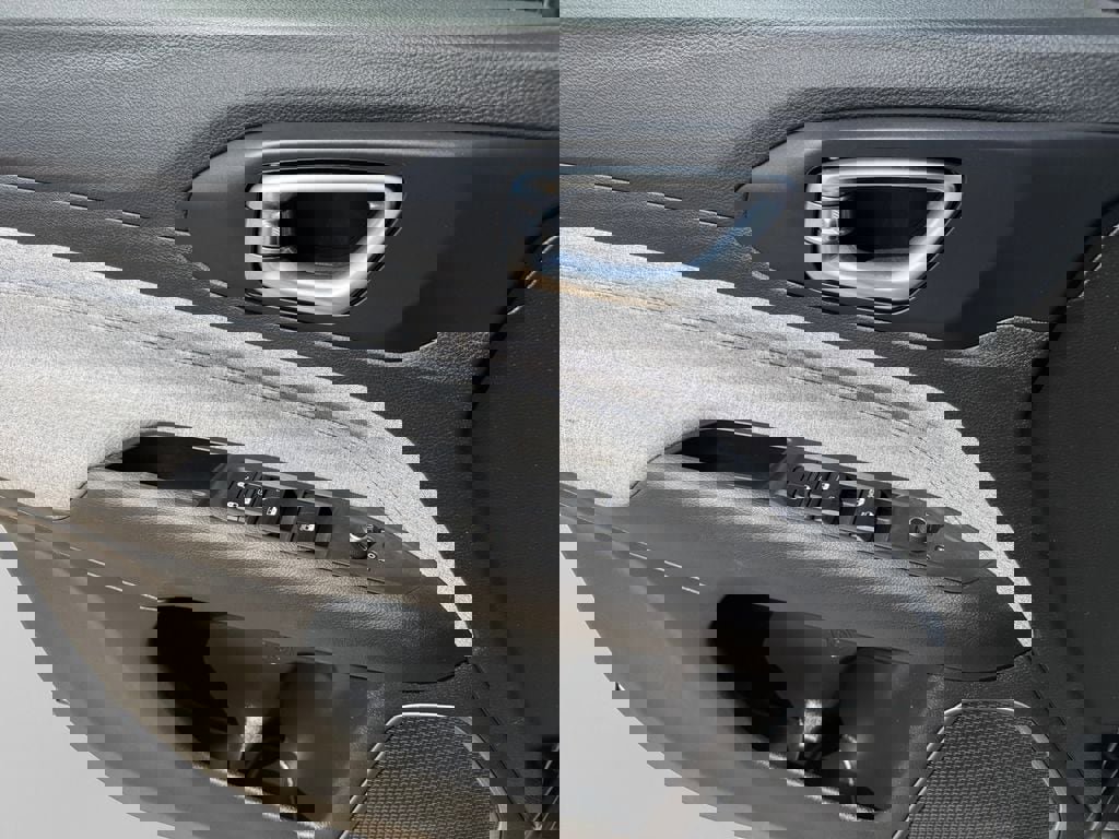 Used 2025 Jeep Compass Latitude image 14