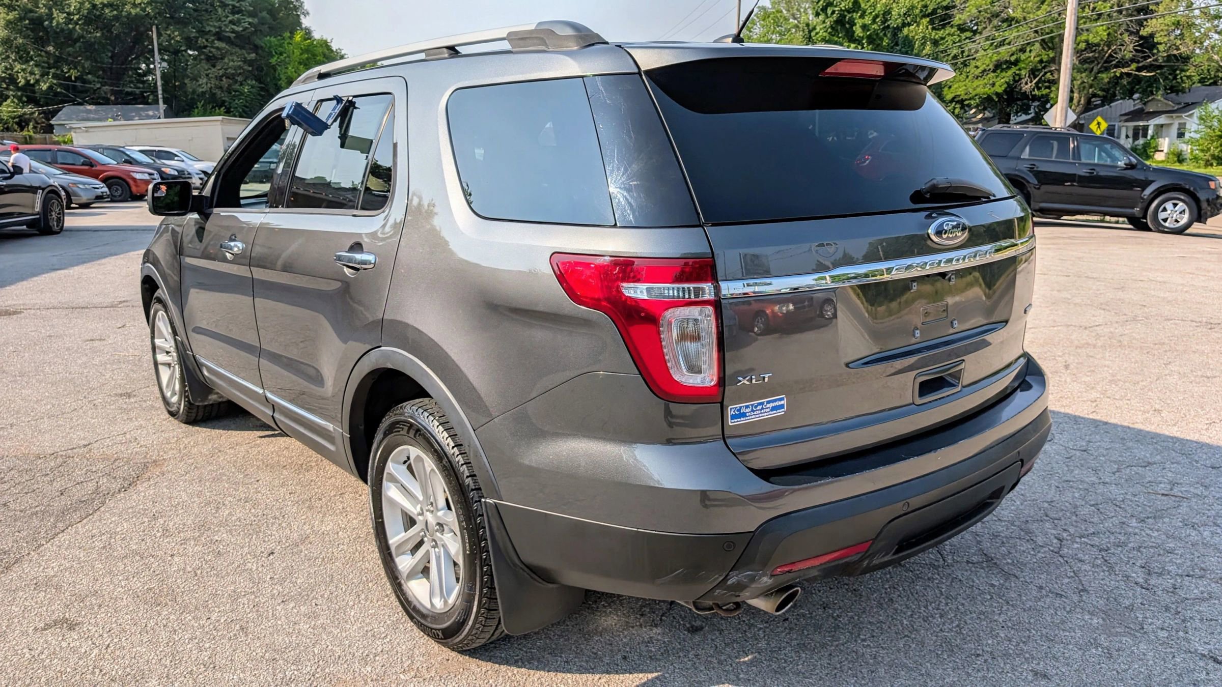 Used 2015 Ford Explorer XLT w/ Equipment Group 202A image 5