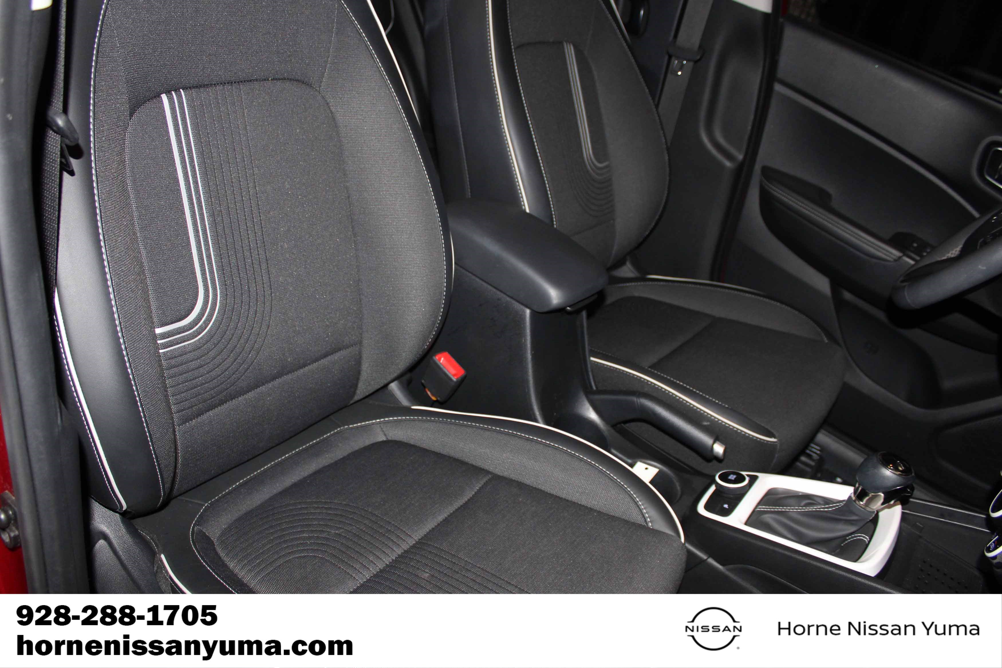 Used 2025 Hyundai Venue Limited FWD image 6
