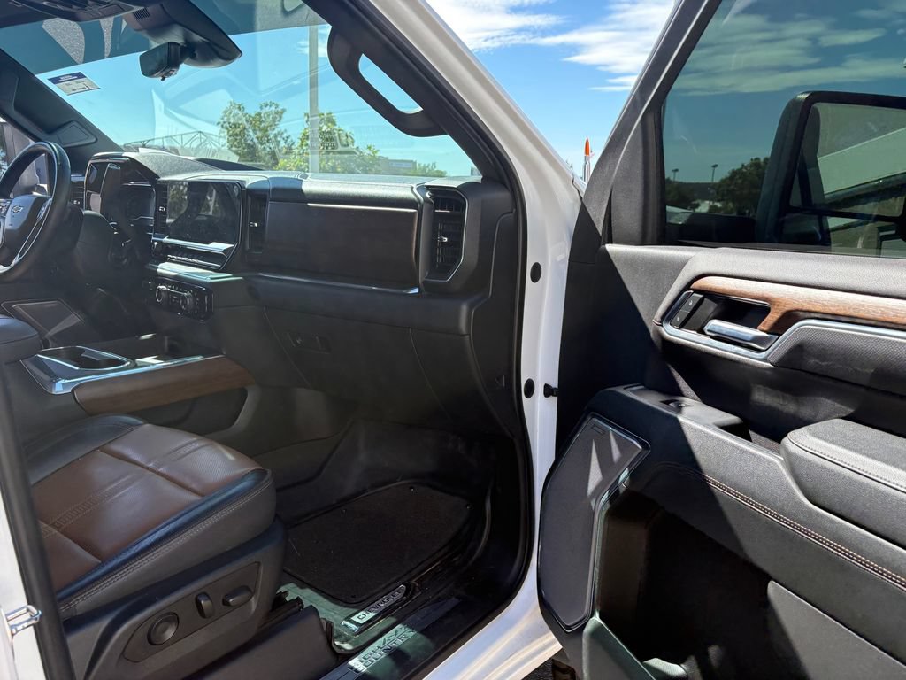 Used 2024 Chevrolet Silverado 2500 High Country w/ High Country Premium Package AWD/4WD image 28