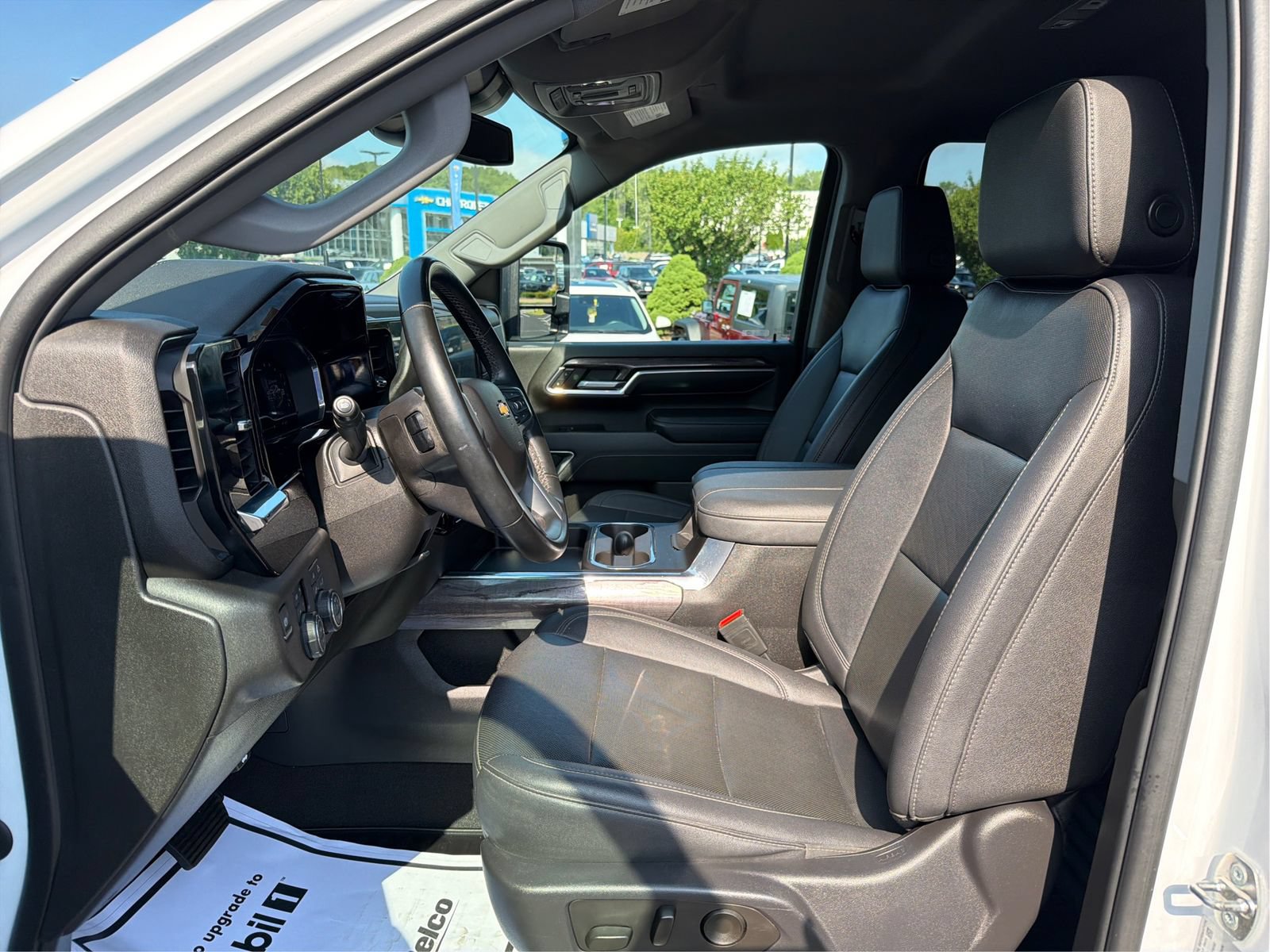 Used 2024 Chevrolet Silverado 2500 LTZ w/ LTZ Convenience Package AWD/4WD image 9