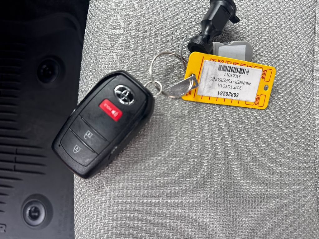 Certified 2025 Toyota 4Runner SR5 AWD/4WD image 28