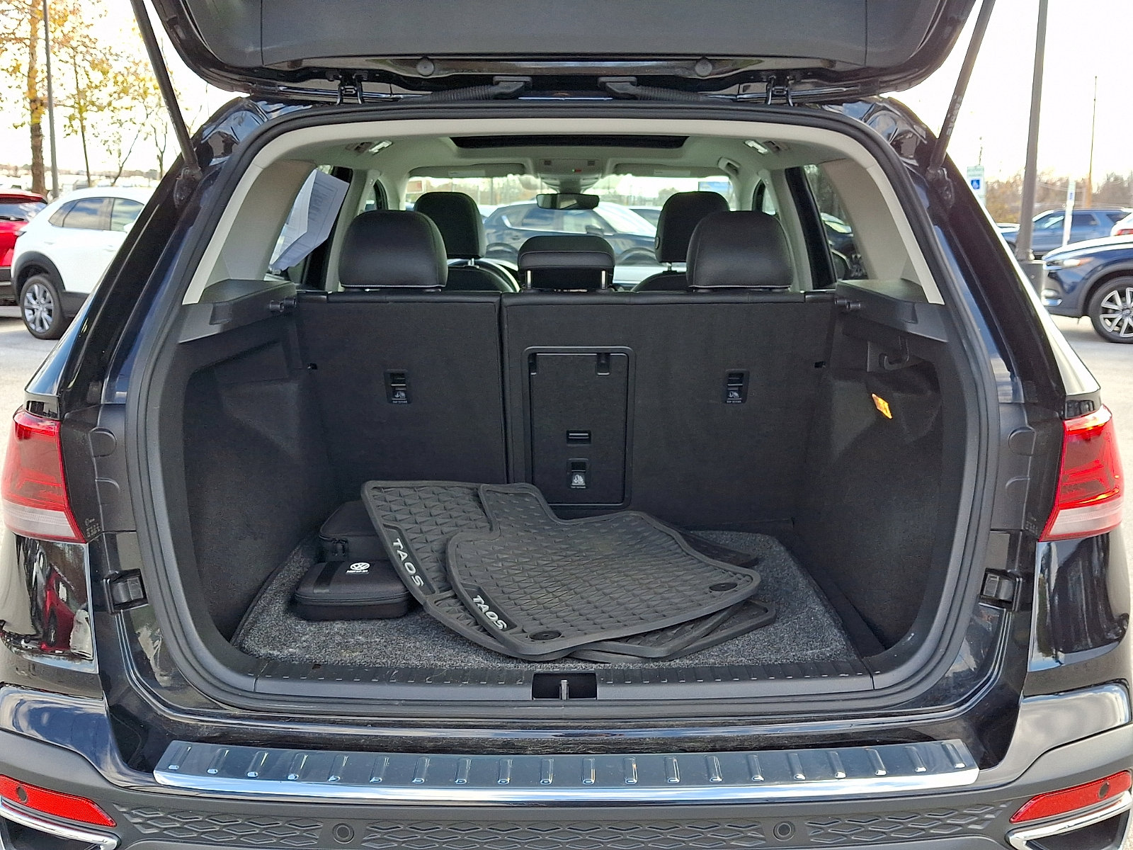 Used 2022 Volkswagen Taos SEL image 30