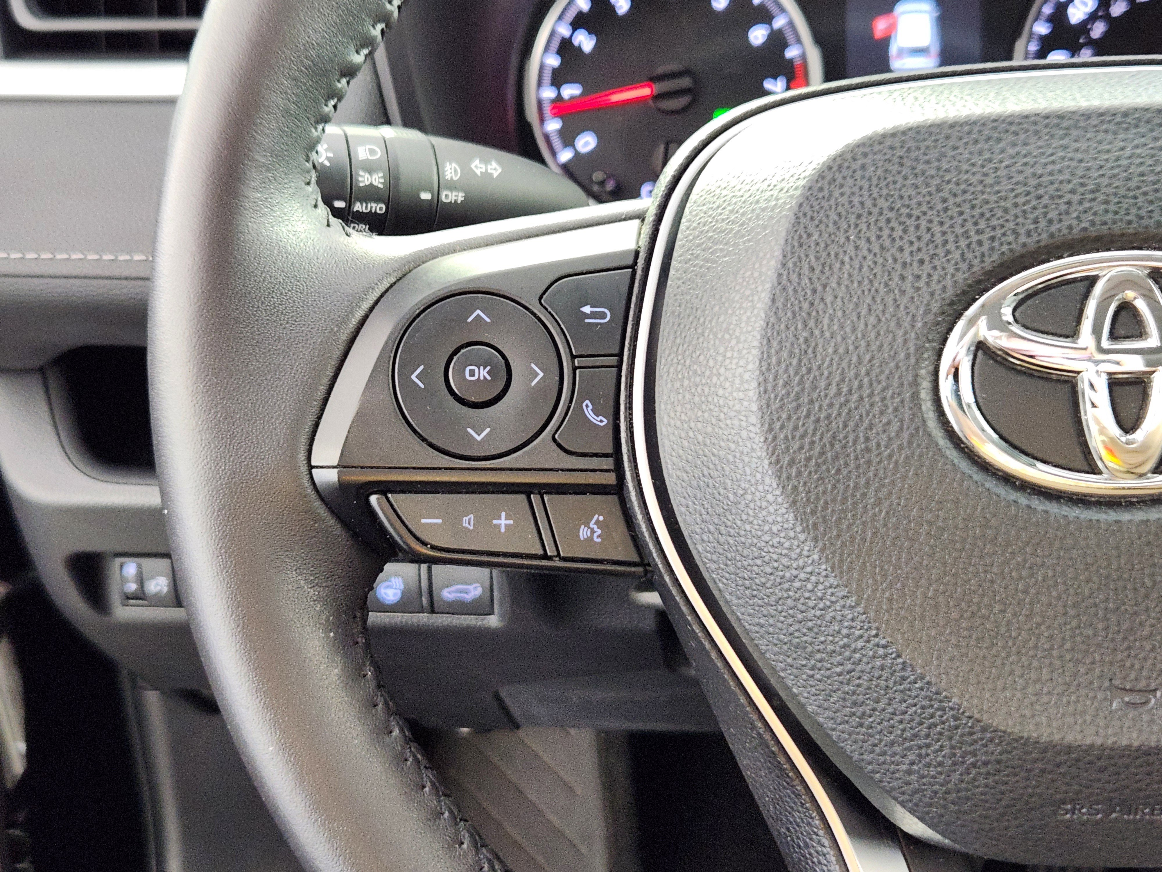 Used 2022 Toyota RAV4 XLE Premium FWD image 18