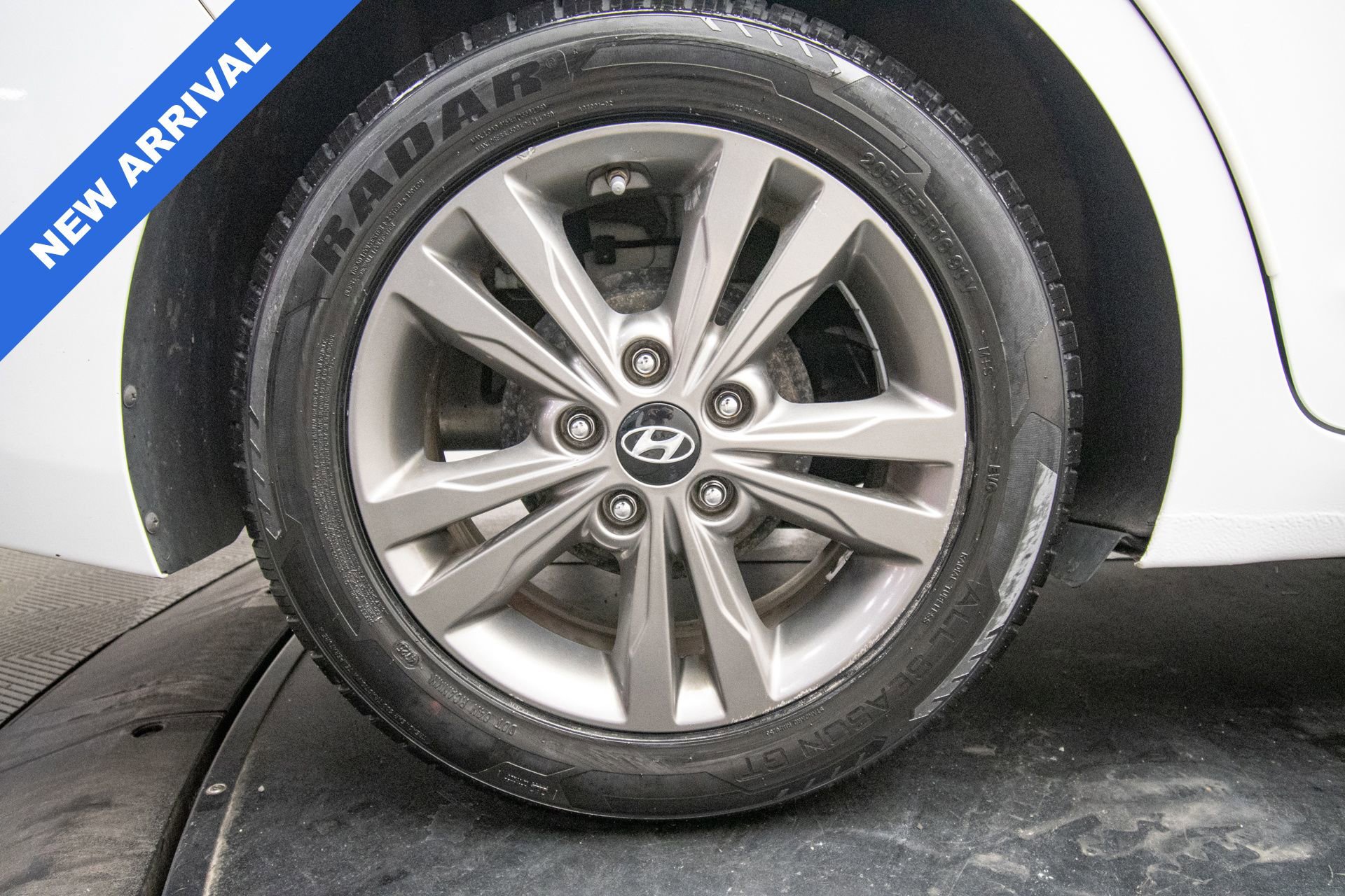 Used 2017 Hyundai Elantra Value Edition FWD image 28