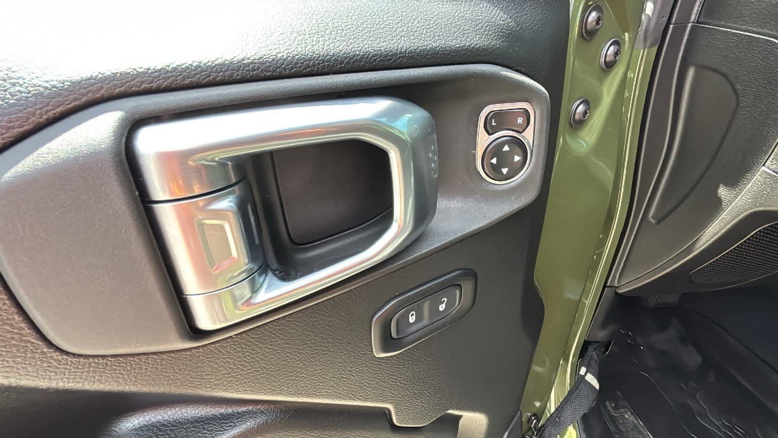 Used 2024 Jeep Wrangler Unlimited AWD/4WD image 12