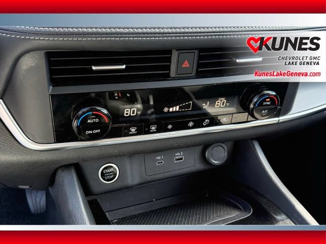 Used 2023 Nissan Rogue SV FWD image 15
